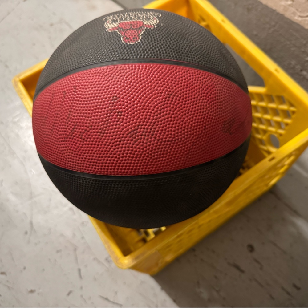 Vintage Spalding Basketball signed by Michael Jordan - Picture 3 of 3